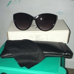 Chain link sunglasses from Avon 😎